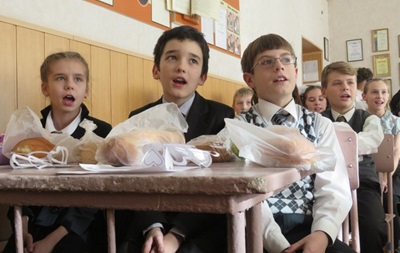 На Новый год детям в ДНР подарили батоны - блогер