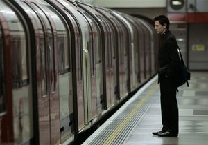 СМИ: В лондонском метро задержали троих арабов по подозрению в перевозке бомбы