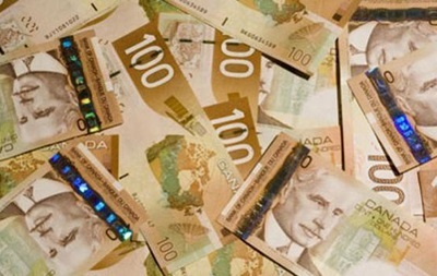 Канадский доллар достиг минимума 2002 года