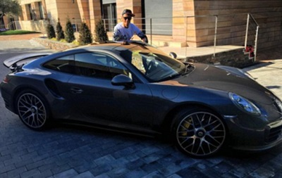 Не золотом единым: Роналду порадовал себя новым Porsche
