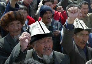 Киргизский премьер опроверг данные о захвате заложников в ходе беспорядков Таласе