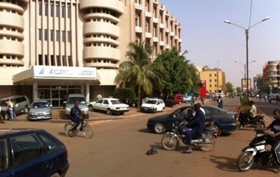 З готелю в Буркіна-Фасо звільнено більш як 120 заручників