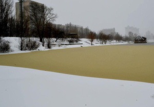 Желтые пятна на Днепре - желтая вода в Днепре- В Киевводоканале сообщили о происхождении желтых пятен на Днепре - вода Днепра