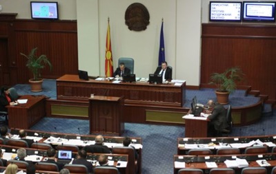 В Македонии самораспустился парламент