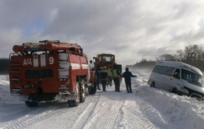Спасатели вытащили из снежных заносов почти две тысячи авто