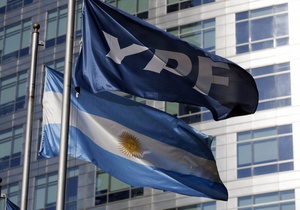 Национальная валюта Аргентины упала на 10% всего за один день