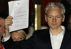 WikiLeaks использовали в рекламе прокладок и йогурта