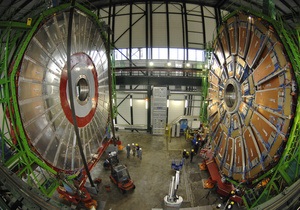 Работу Большого адронного коллайдера продлили на семь недель