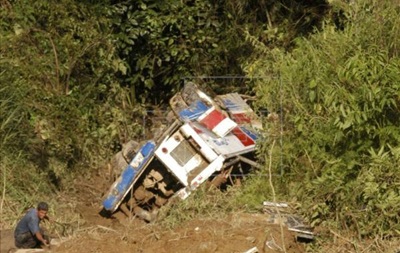 У Болівії автобус впав в ущелину: дев ятеро загиблих