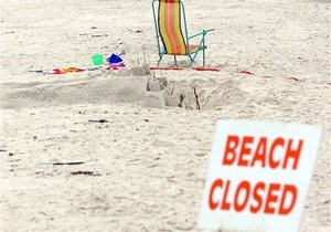 На одном из пляжей Испании засыпало песком немецкого туриста