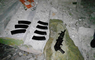 У Донецькій області знайшли схованку зі зброєю