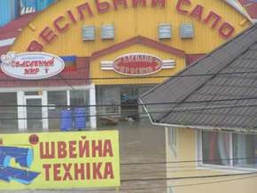 В Черновцах предприниматели закрытого на карантин рынка перекрыли движение