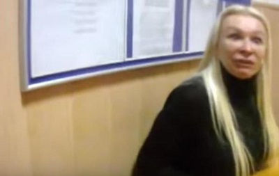  Мажорна  блондинка влаштувала скандал поліцейським