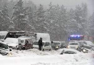 На трассе в Чехии из-за снегопада столкнулись более 50 автомобилей