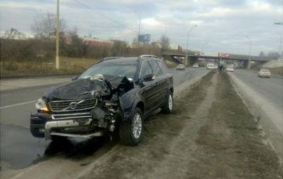 У Києві зіштовхнулися три авто: є постраждалий