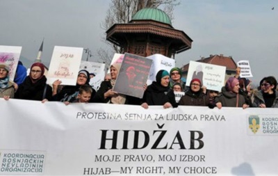 Боснійки вийшли на вулиці за право носити хіджаби