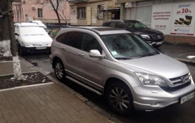 У баскетболиста Динамо в Киеве угнали машину