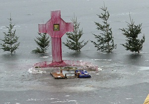 Крещение - купание в проруби - купание в ополонке - В Новосибирской области мужчина умер после купания