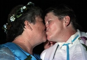 Суд признал запрет на однополые браки в Калифорнии неконституционным