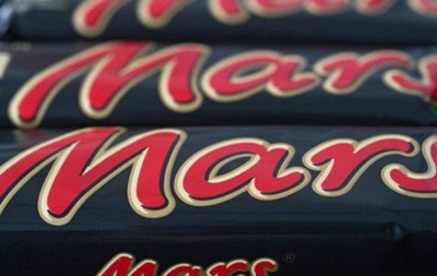Батончики Mars і Snickers відкликають у 55 країнах