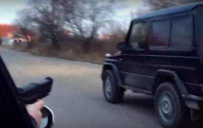 Патрульные Львова отрабатывают стрельбу по колесам