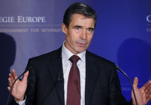 Расмуссен созвал совет НАТО на экстренное заседание по Ливии