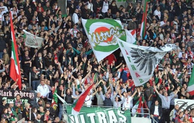 Достойно уважения: Фанаты Аугсбурга ярко отблагодарили команду за евросезон