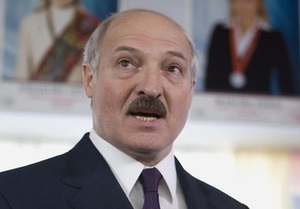 Лукашенко раскритиковал Запад и Россию за политику в отношении Беларуси