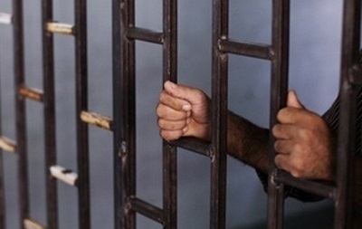 В Запорожье тюремщик помог изнасиловать заключенного