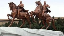Гигантская статуя Ким Чен Ира открыта в КНДР