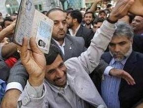 СМИ: Ахмадинеджад победил на президентских выборах в Иране