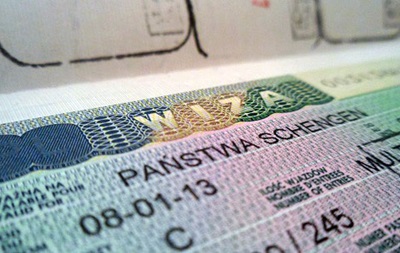 Польша увеличила количество выдаваемых виз украинцам