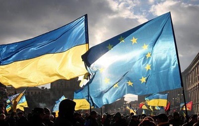 Все меньше украинцев хотят в Европу и НАТО