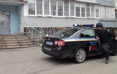 У Києві квартирний злодій сховався від поліції в дивані