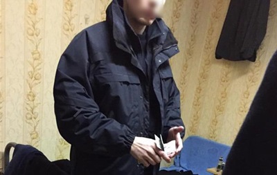 Киевского полицейского поймали на краже крупной суммы у потерпевшего
