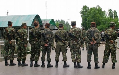Узбекистан установил бронетехнику на границе с Киргизией