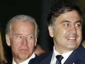Байден призвал Саакашвили избегать дестабилизирующих действий
