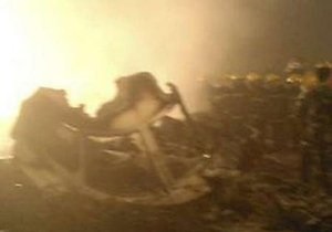 В Китае самолет с сотней пассажиров загорелся при посадке: погибли 42 человека