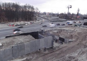 В Киеве ограничили движение транспорта через мост Патона