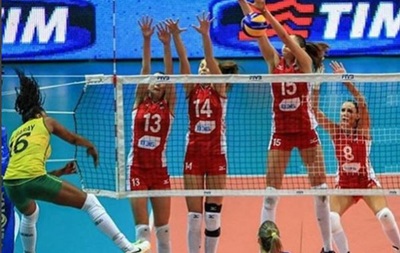 Російських волейболісток на грі в Туреччині закидали сміттям