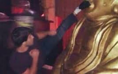 Російський борець помочився в храмі і вдарив у ніс статую Будди