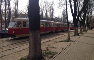 У Києві виник затор із 13 трамваїв