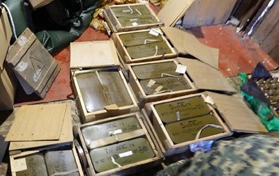 У гаражі Києва виявили арсенал зброї