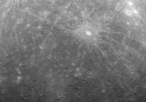 Зонд Мессенджер сделал первую в истории фотографию с орбиты Меркурия