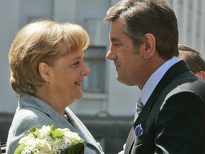 Ющенко поздравил Меркель с победой на выборах в бундестаг