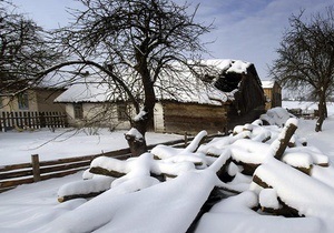 Жительница Полтавской области погибла из-за падения снега с крыши