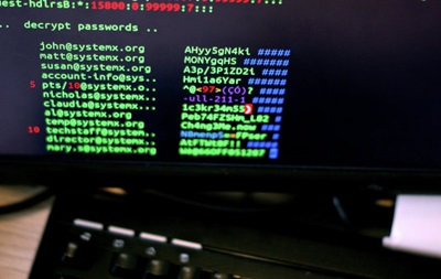 Екс-редактор Reuters засуджений на два роки за допомогу хакерам