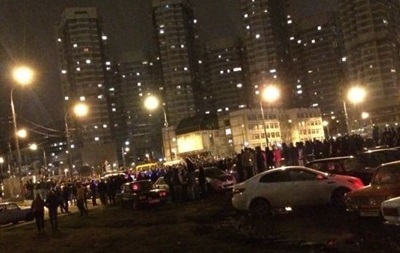 В Москве уличных гонщиков разгоняли водометами