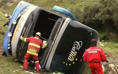 В Перу автобус упал в пропасть: 24 погибших