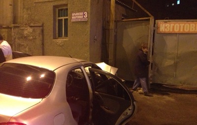 В Харькове авто влетело в дом: есть пострадавшие